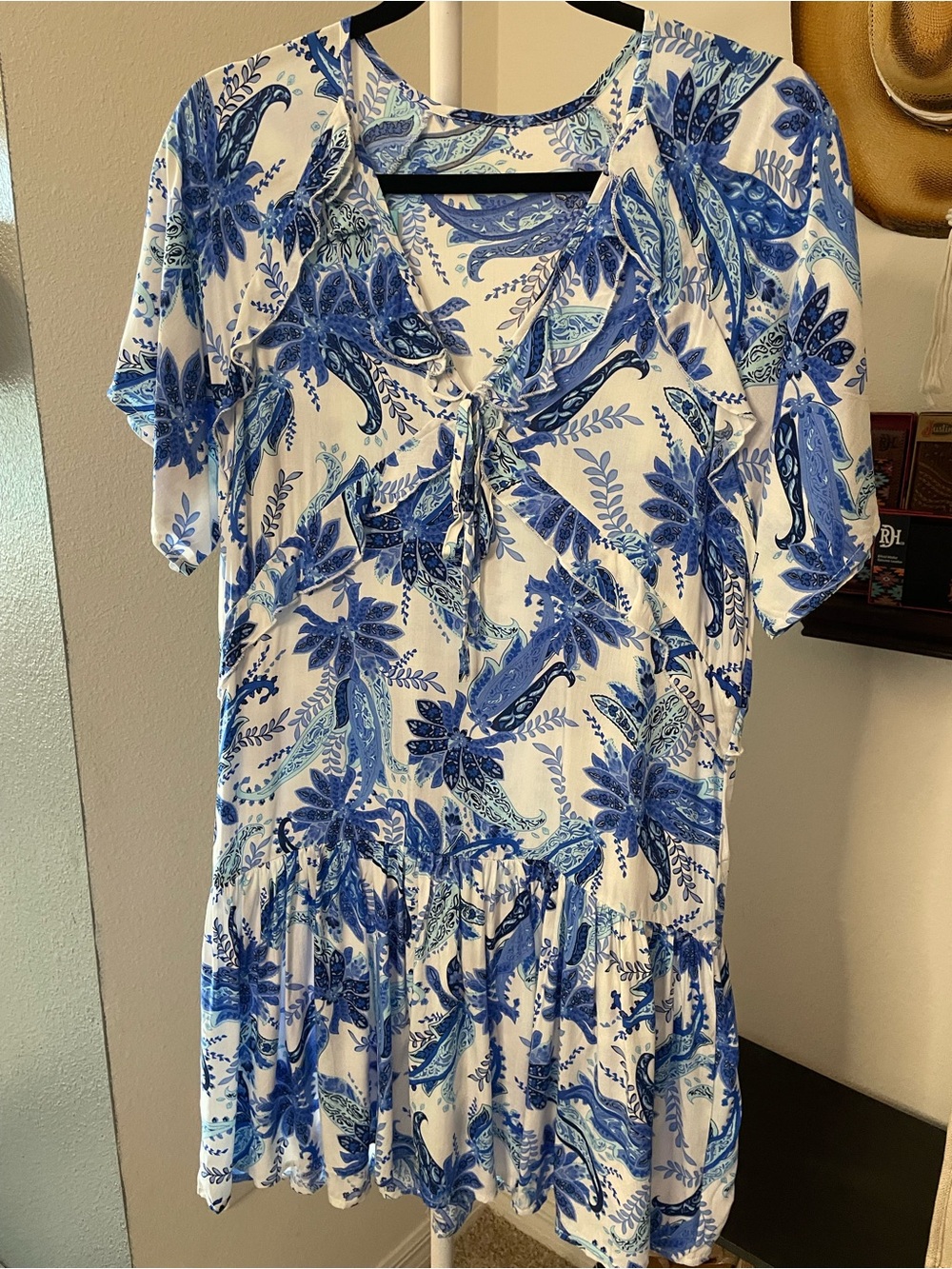 Cupshe Blue & White Floral Tie-Front Swim Coverup 19”ptp